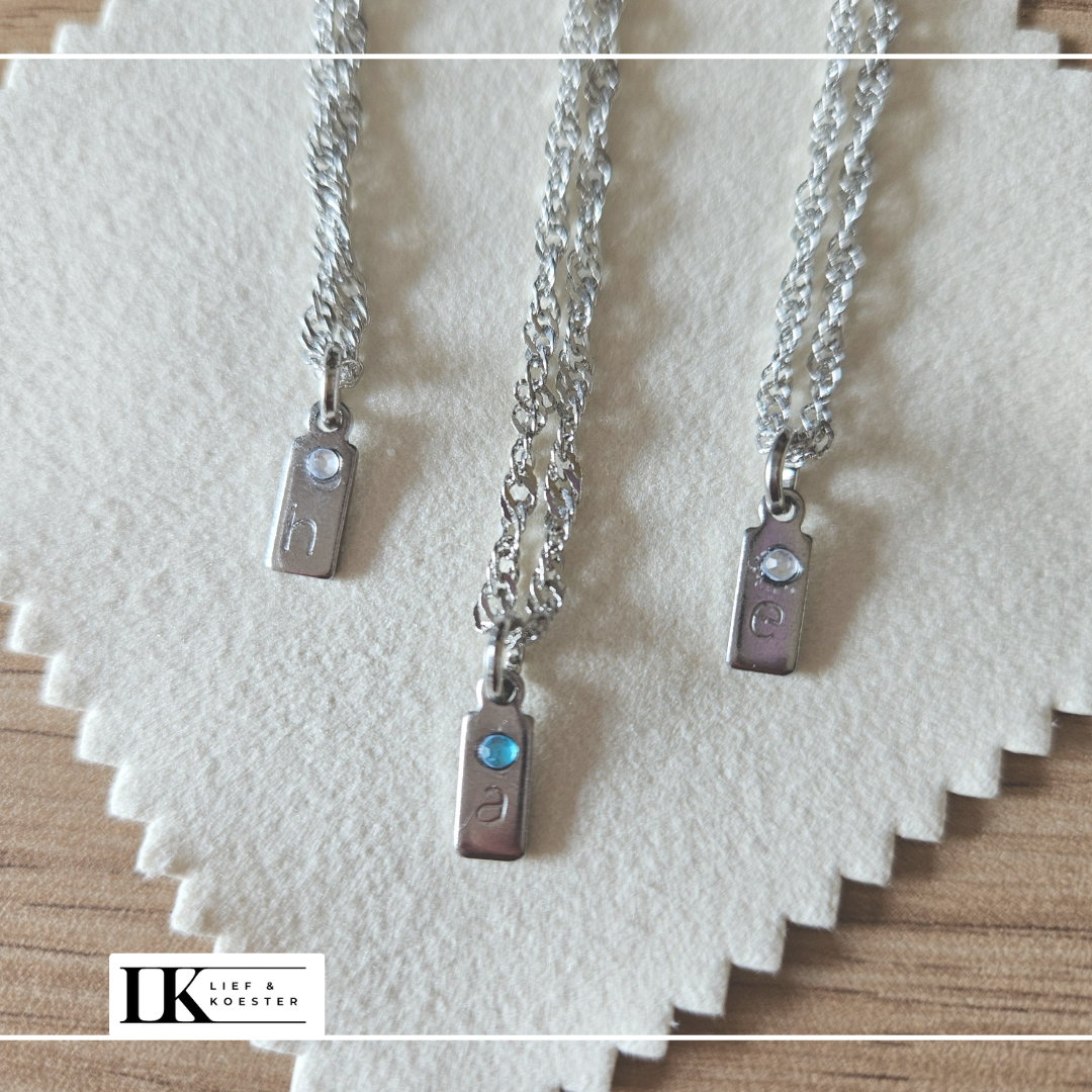 Initialen ketting met geboortesteen